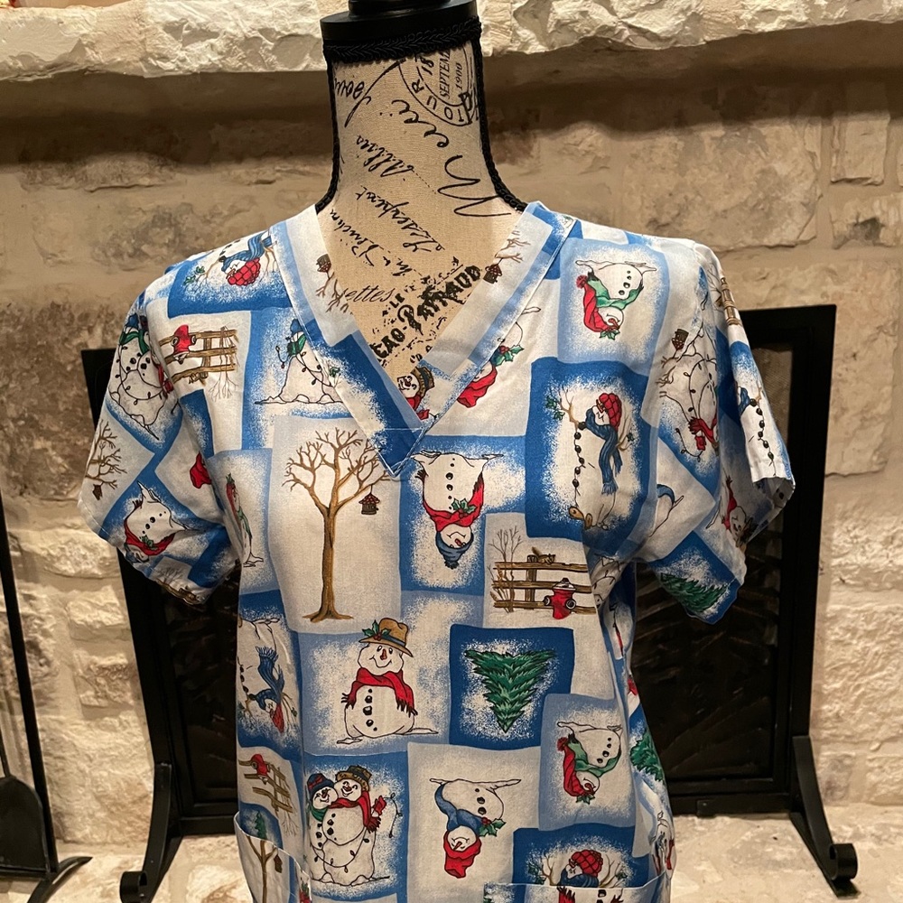 Scrub top snowman